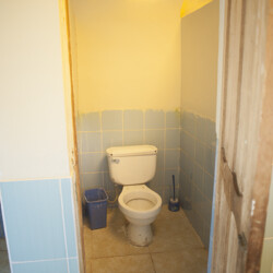Huancalle - op te knappen toiletgebouw - 2015
